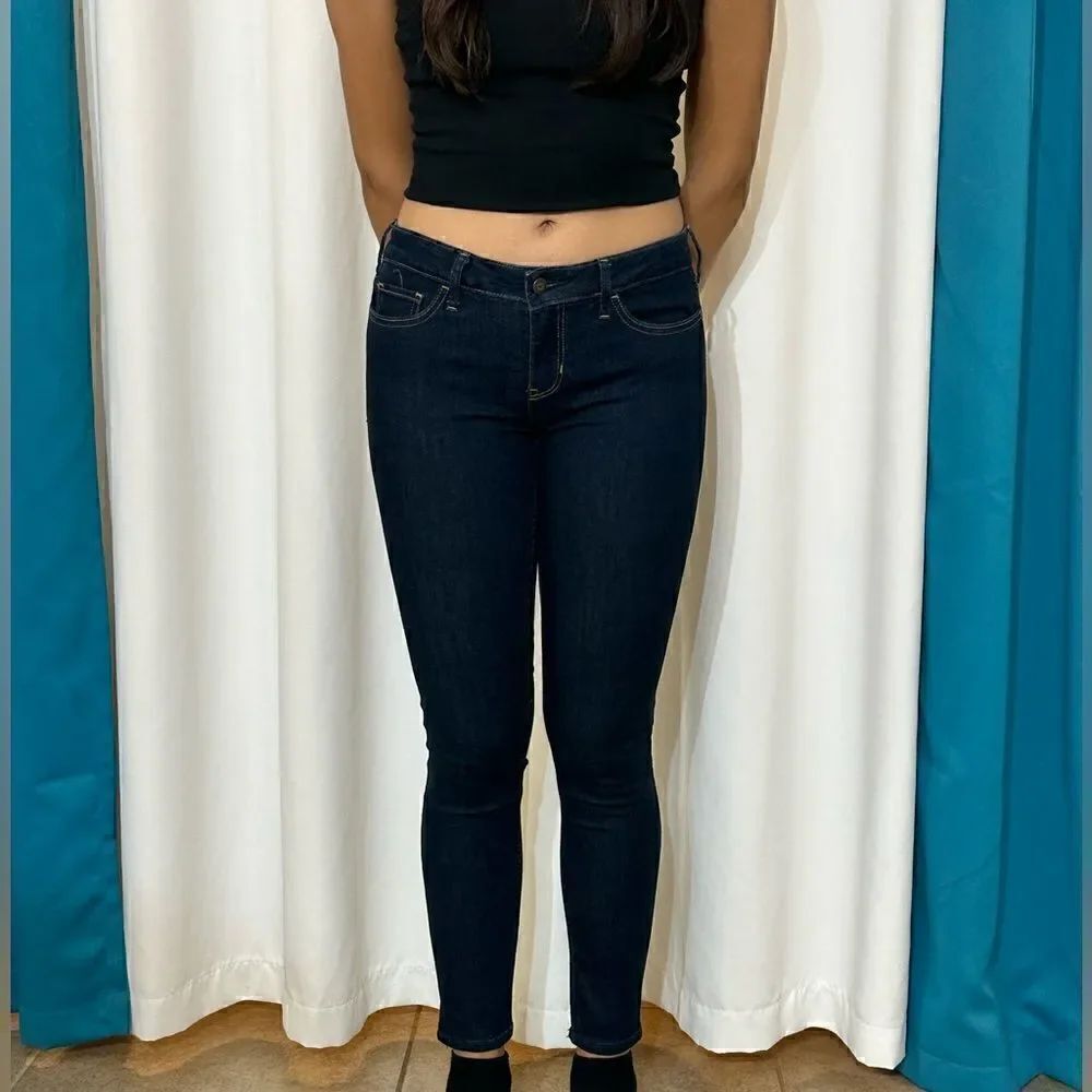 💚 A16 Hollister Original low rise super skinny stretch dark blue jeans.